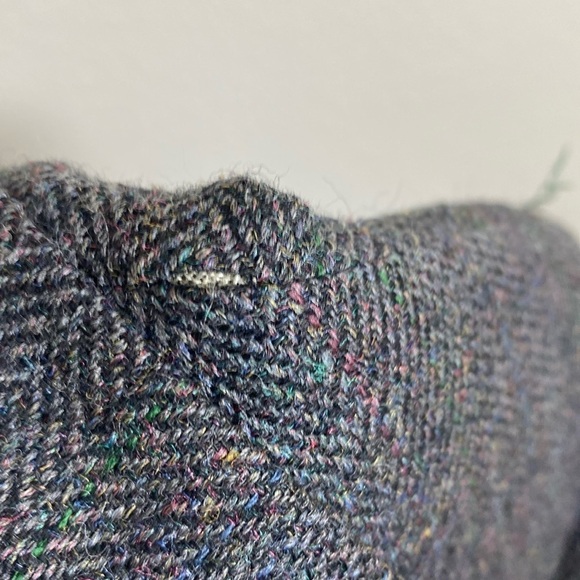 VTG Wool Herringbone Tweed Blazer in Gray 2 button style - Picture 9 of 9